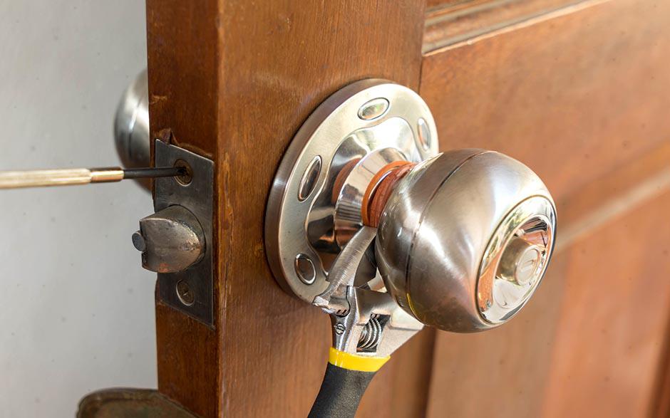 serrure porte Beynes